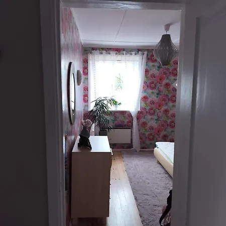 Apartment Rosy Near Castle *